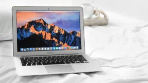 How to clean macbook pro keyboard